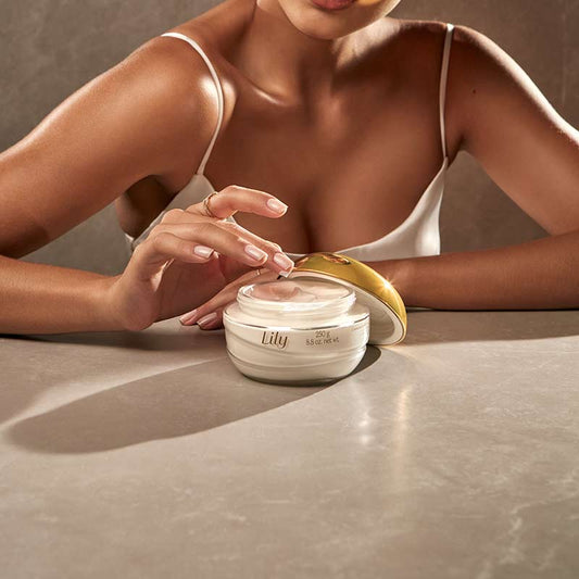 O BOTICÁRIO Creme Hidratante Acetinado Lily, 250g ORIGINAL - Unique Privé